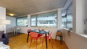 Posezení v ubytování Bright and luminous 1 bedroom flat in downtown