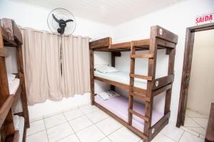 Krevet ili kreveti na sprat u jedinici u okviru objekta Hostel Castelo Ltda