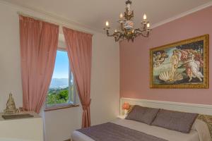 Postel nebo postele na pokoji v ubytování Villa Agnolaccio Residenza d'Epoca + 37 fotografií