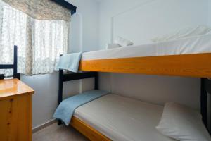 Dviaukštė lova arba lovos apgyvendinimo įstaigoje Stegna Sunny-Beach
