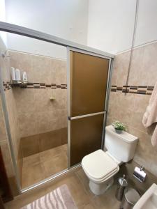 a bathroom with a shower with a toilet and a sink at Apartamento Completo en el centro de Durazno in Durazno