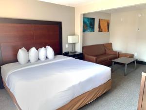 a hotel room with two beds and a table at Wingate by Wyndham Atlanta Galleria/ Ballpark in Atlanta