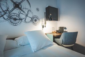 Cama ou camas em um quarto em Hotel Bernina Geneva