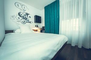Cama ou camas em um quarto em Hotel Bernina Geneva
