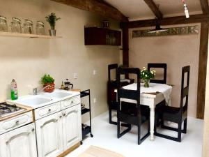 Kuchyňa alebo kuchynka v ubytovaní Caly apartament