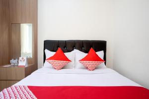 Ένα ή περισσότερα κρεβάτια σε δωμάτιο στο Hotel O Sarkawi Residence