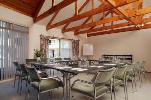 Area bisnis dan/atau ruang konferensi di Rotorua Coachman Spa Motel