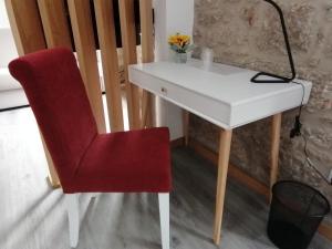 Imagem da galeria de ALOJAMENTO GIRASSOL - Guest House - Quarto com casa de banho privativa em Castelo Branco