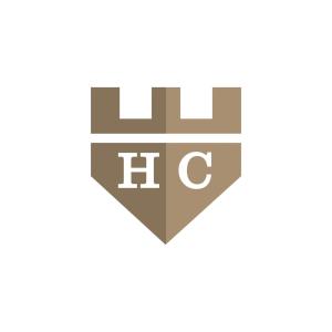 un escudo con las iniciales hc y c logos en Hostel Castelo Ltda, en Lauro Müller