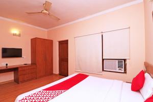 Cama o camas de una habitación en OYO 338 New Paradise Smart Office Solutions