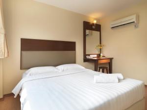Postel nebo postele na pokoji v ubytování Fenix Inn + 30 fotografií