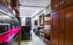 Kuchyňa alebo kuchynka v ubytovaní NOHO Boutique Koukaki , premium living
