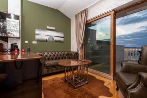 Posedenie v ubytovaní Suites Kod Guste