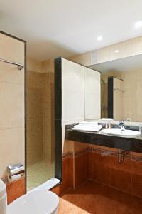 a bathroom with a sink and a shower at BLUESEA Mediodia in El Arenal