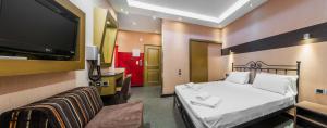 Posteľ alebo postele v izbe v ubytovaní NOHO Boutique Koukaki , premium living