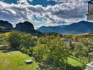 Peisaj natural din apropierea acestui hotel