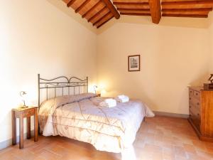 a bedroom with a large bed and a wooden ceiling at Belvilla by OYO Grano in Cortona