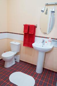 Koupelna v ubytování Red Hotel