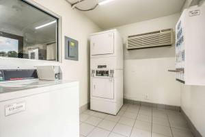 Kjøkken eller kjøkkenkrok på Motel 6-College Station, TX - Bryan