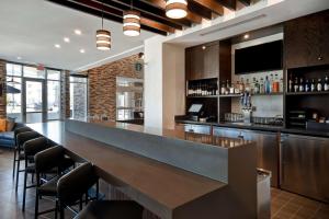 Ο χώρος του lounge ή του μπαρ στο Hyatt Place Huntsville - Research Park - Redstone