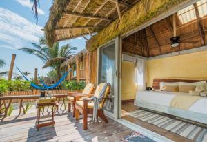 Кровать или кровати в номере Villa Pescadores Tulum-Beachfront hotel by Ahau Collection