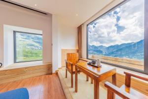 Vista general d'una muntanya o vistes d'una muntanya des de l'hostal o pensió
