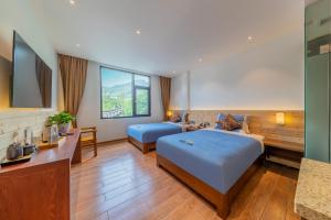 Llit o llits en una habitació de Enshi Grand Canyon Yutan Muyun Guesthouse