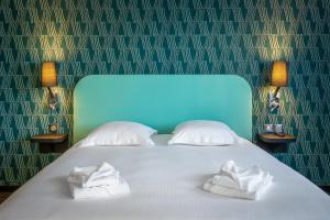 Postel nebo postele na pokoji v ubytování Zenith Hotel Caen