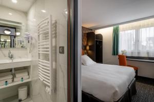 Koupelna v ubytování Zenith Hotel Caen
