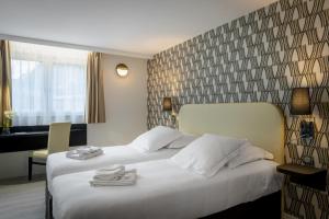 Postel nebo postele na pokoji v ubytování Zenith Hotel Caen