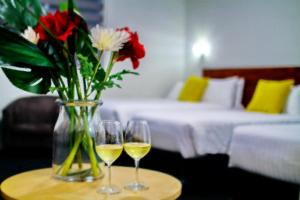 Postel nebo postele na pokoji v ubytování Gallery Hotel