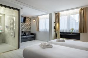 Postel nebo postele na pokoji v ubytování Zenith Hotel Caen