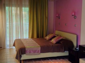 Кровать или кровати в номере Maranton Beach Hotel