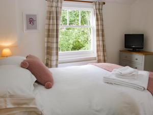 a bedroom with a bed with a teddy bear on it at Wattle Cottage in Malpas