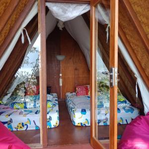 Postel nebo postele na pokoji v ubytování ECO Bedugul adventurer camp
