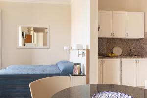 Posteľ alebo postele v izbe v ubytovaní Happy Sea Home Monolocale Angolo Cottura 4 pax