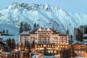 Carlton Hotel St Moritz - The Leading Hotels of the World saat musim dingin