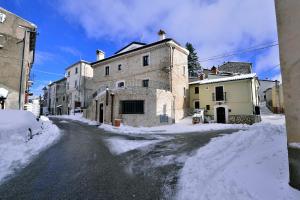 Robur Marsorum Albergo Diffuso v zimě