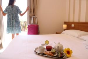 Letto o letti in una camera di Hotel Castel Miramonti