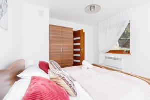 Posteľ alebo postele v izbe v ubytovaní Apartament Szarotka Kierpcówka 16 Kościelisko by Noclegi Renters