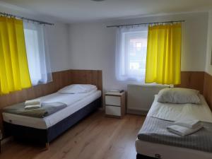 Łóżko lub łóżka w pokoju w obiekcie SZWEDZKA22 PL Premium Rooms