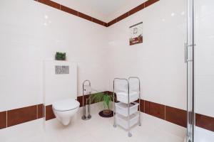 Kúpeľňa v ubytovaní Apartament Szarotka Kierpcówka 16 Kościelisko by Noclegi Renters + 37 fotografií