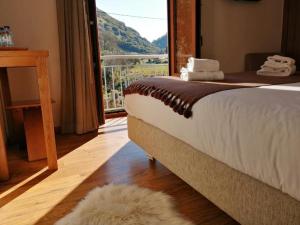 a bedroom with a bed with a view of a mountain at Rio d'Azenha - Country House in Roliça