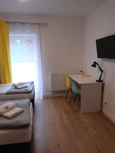 Telewizja i/lub zestaw kina domowego w obiekcie SZWEDZKA22 PL Premium Rooms