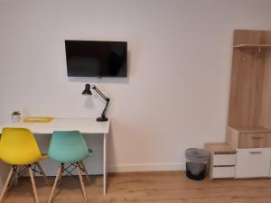 Telewizja i/lub zestaw kina domowego w obiekcie SZWEDZKA22 PL Premium Rooms