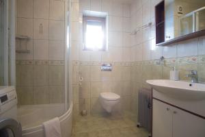 Kúpeľňa v ubytovaní Apartamenty Rodzinne II ApartZakop