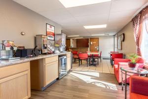 Gallery image of Econo Lodge Inn & Suites in Escanaba