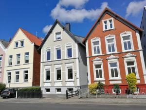 a group of houses in a row on a street at RB City Apartments Emden am Wall 2 in Emden