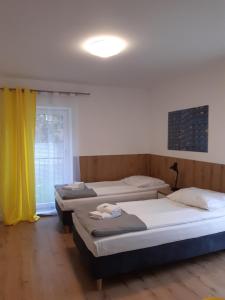 Łóżko lub łóżka w pokoju w obiekcie SZWEDZKA22 PL Premium Rooms