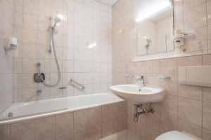 A bathroom at Vizensn Living